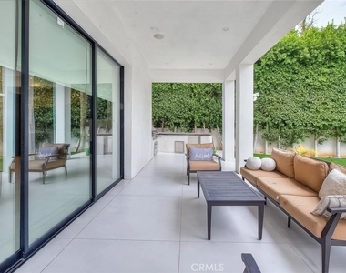 5176 Lindley - Photo Thumbnail 21