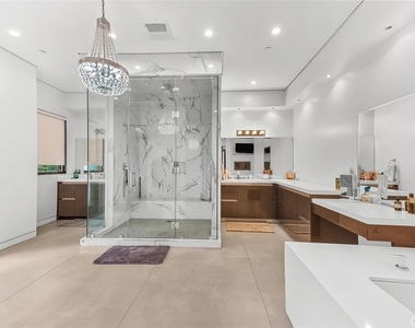 5176 Lindley - Photo Thumbnail 17