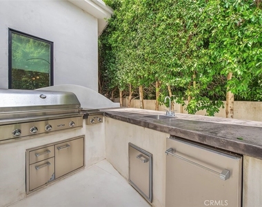 5176 Lindley - Photo Thumbnail 22