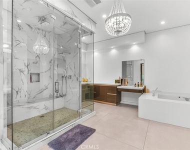 5176 Lindley - Photo Thumbnail 16
