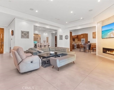 5176 Lindley - Photo Thumbnail 3