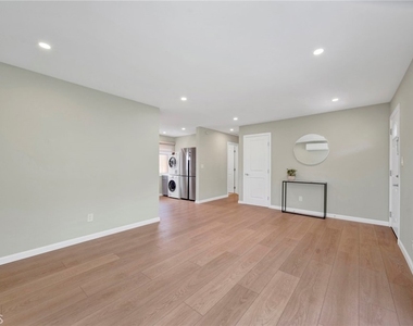 90 W Highland Avenue - Photo Thumbnail 7