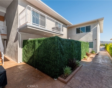 5 Clipper Road - Photo Thumbnail 6