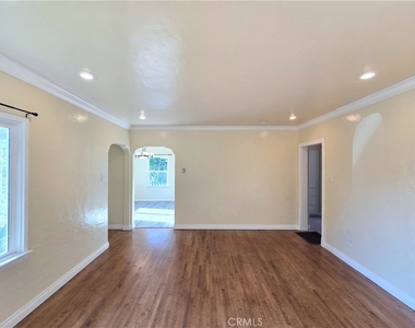 5589 Lemon Avenue - Photo Thumbnail 2