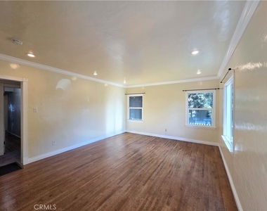 5589 Lemon Avenue - Photo Thumbnail 3