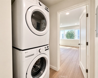 1540 S Beverly Drive - Photo Thumbnail 3