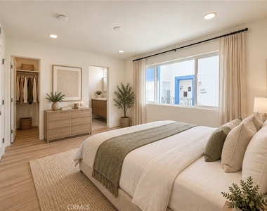 1540 S Beverly Drive - Photo Thumbnail 2