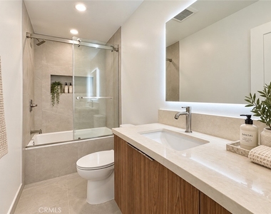 1540 S Beverly Drive - Photo Thumbnail 8