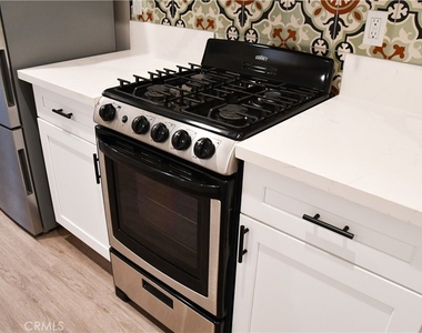 185 N Waverly Street - Photo Thumbnail 3