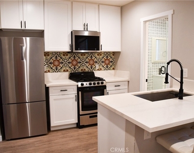 185 N Waverly Street - Photo Thumbnail 2
