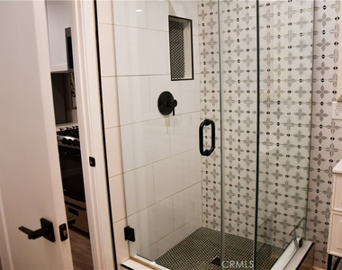 185 N Waverly Street - Photo Thumbnail 6