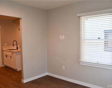 185 N Waverly Street - Photo Thumbnail 7