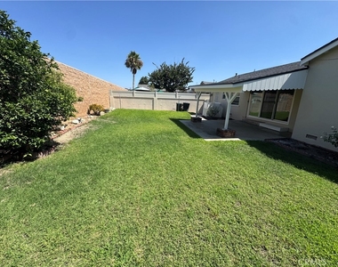 933 W Autumn Drive - Photo Thumbnail 23