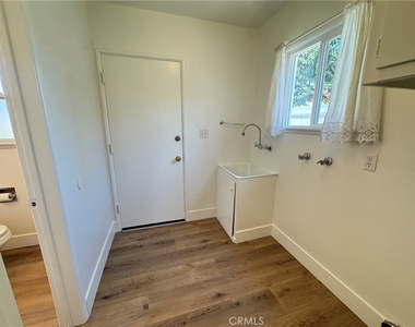 933 W Autumn Drive - Photo Thumbnail 17