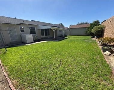 933 W Autumn Drive - Photo Thumbnail 22
