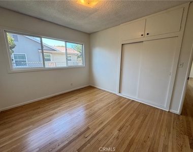 933 W Autumn Drive - Photo Thumbnail 10