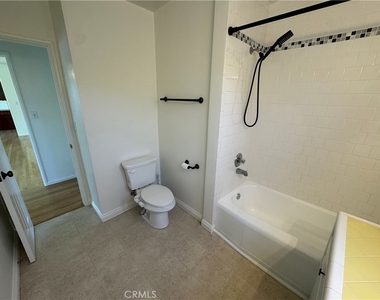 933 W Autumn Drive - Photo Thumbnail 14