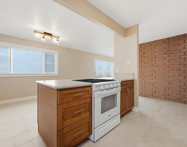 1550 Seacoast Drive - Photo Thumbnail 7