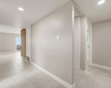 1550 Seacoast Drive - Photo Thumbnail 21