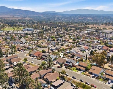 6859 Paris Way - Photo Thumbnail 32