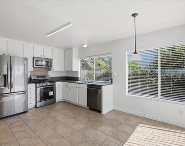 6859 Paris Way - Photo Thumbnail 4