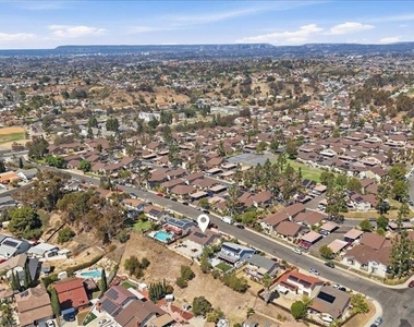 6859 Paris Way - Photo Thumbnail 28
