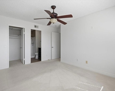 6859 Paris Way - Photo Thumbnail 9