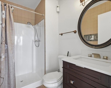 6859 Paris Way - Photo Thumbnail 10