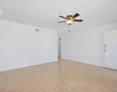 6859 Paris Way - Photo Thumbnail 7
