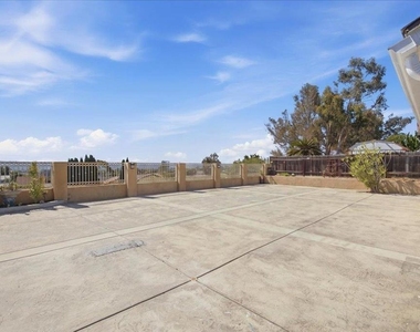 6859 Paris Way - Photo Thumbnail 21