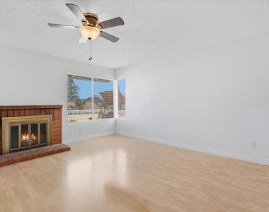 6859 Paris Way - Photo Thumbnail 8