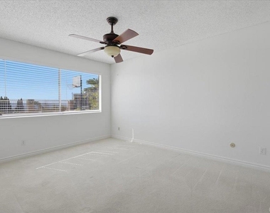 6859 Paris Way - Photo Thumbnail 12