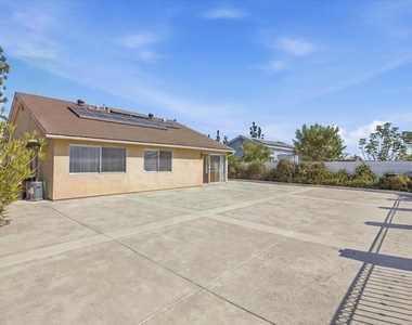 6859 Paris Way - Photo Thumbnail 22
