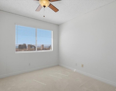 6859 Paris Way - Photo Thumbnail 13