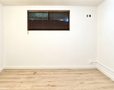 21821 Burbank Boulevard - Photo Thumbnail 33
