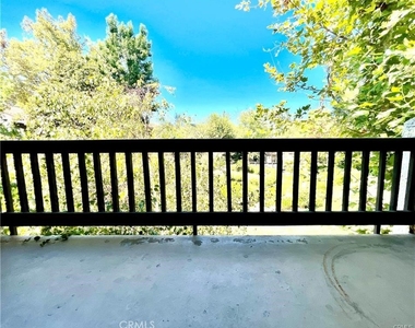 21821 Burbank Boulevard - Photo Thumbnail 24