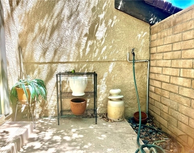 21821 Burbank Boulevard - Photo Thumbnail 5