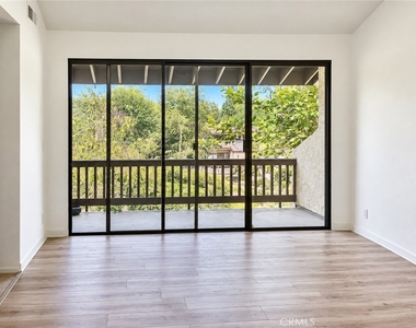 21821 Burbank Boulevard - Photo Thumbnail 23