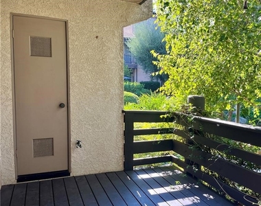 21821 Burbank Boulevard - Photo Thumbnail 16