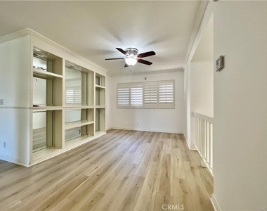 21821 Burbank Boulevard - Photo Thumbnail 12