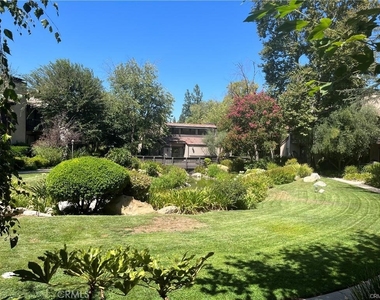 21821 Burbank Boulevard - Photo Thumbnail 25
