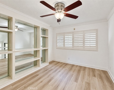21821 Burbank Boulevard - Photo Thumbnail 13