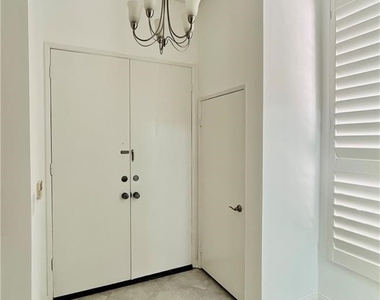 21821 Burbank Boulevard - Photo Thumbnail 2