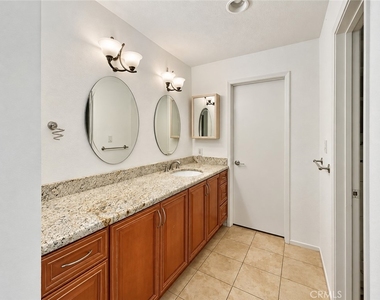 21821 Burbank Boulevard - Photo Thumbnail 26