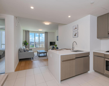 889 Francisco Street - Photo Thumbnail 17