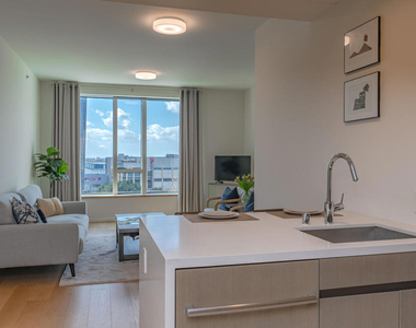 889 Francisco Street - Photo Thumbnail 18