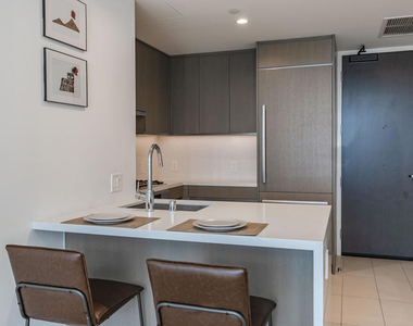 889 Francisco Street - Photo Thumbnail 16