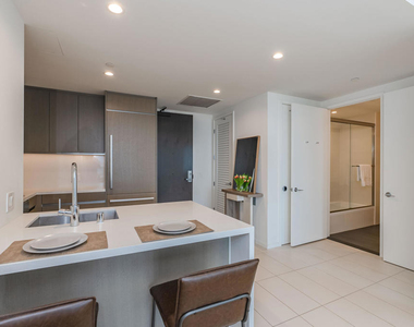 889 Francisco Street - Photo Thumbnail 12