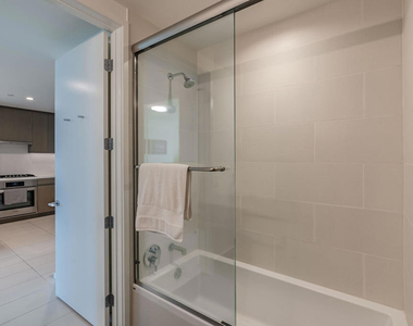 889 Francisco Street - Photo Thumbnail 26