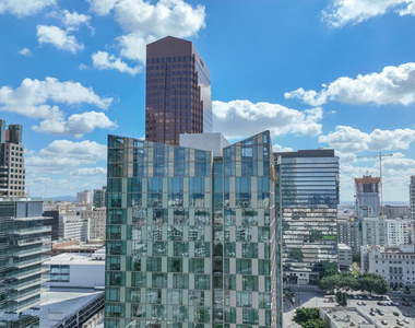 889 Francisco Street - Photo Thumbnail 3
